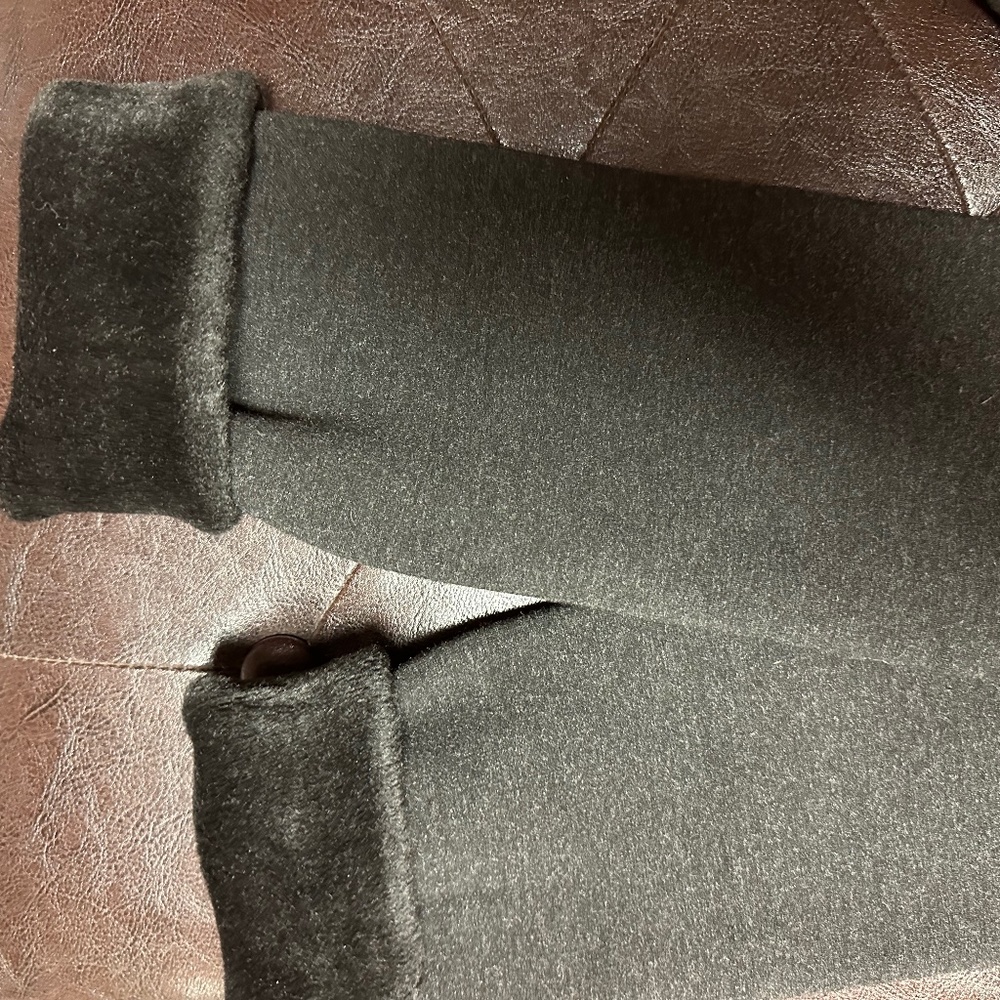 CATO Plush stretchy mid-rise leggings with fur trim.  Size M.  Black